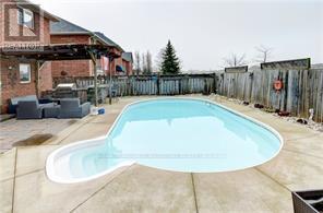 2120 Dalecroft Crescent, Burlington, ON - Outdoor With In Ground Pool