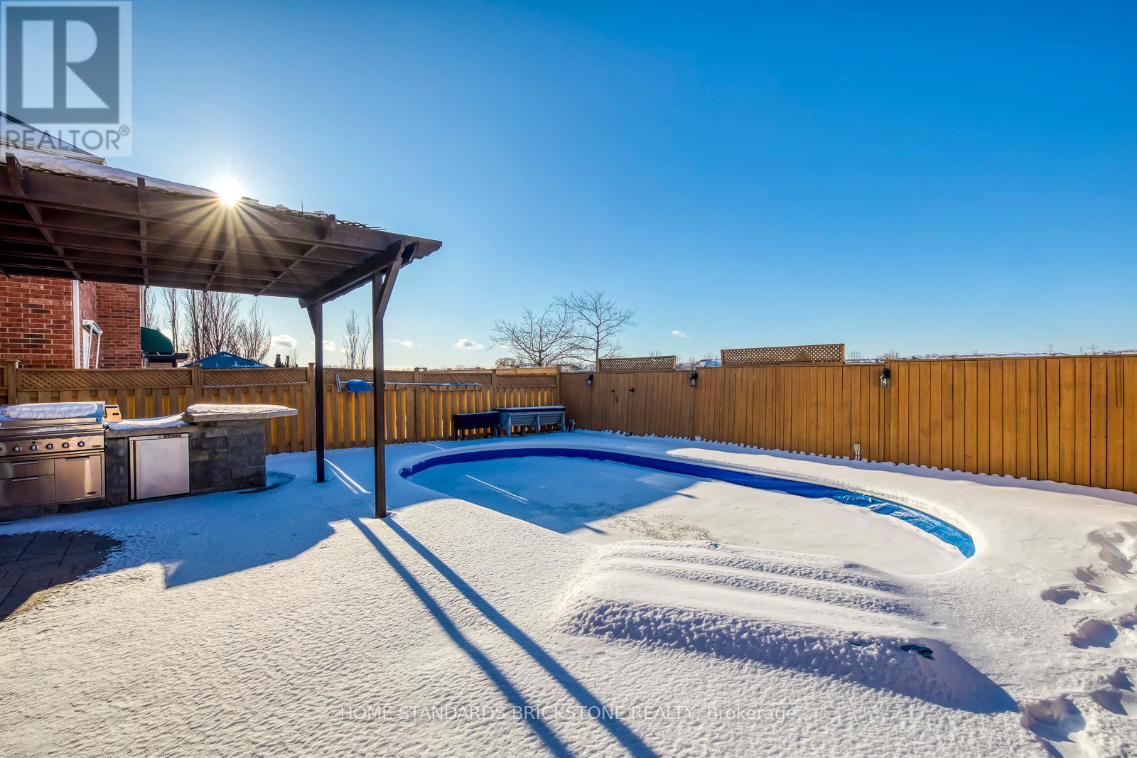 2120 Dalecroft Crescent, Burlington, ON - Outdoor With In Ground Pool