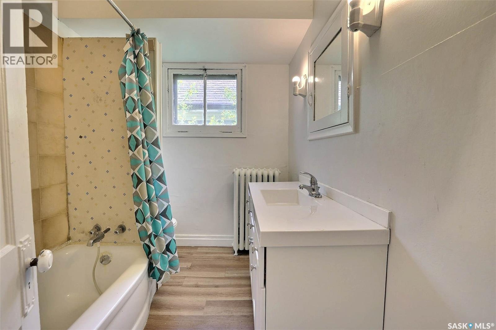 2263 Osler Street, Regina, SK - Indoor Photo Showing Bathroom