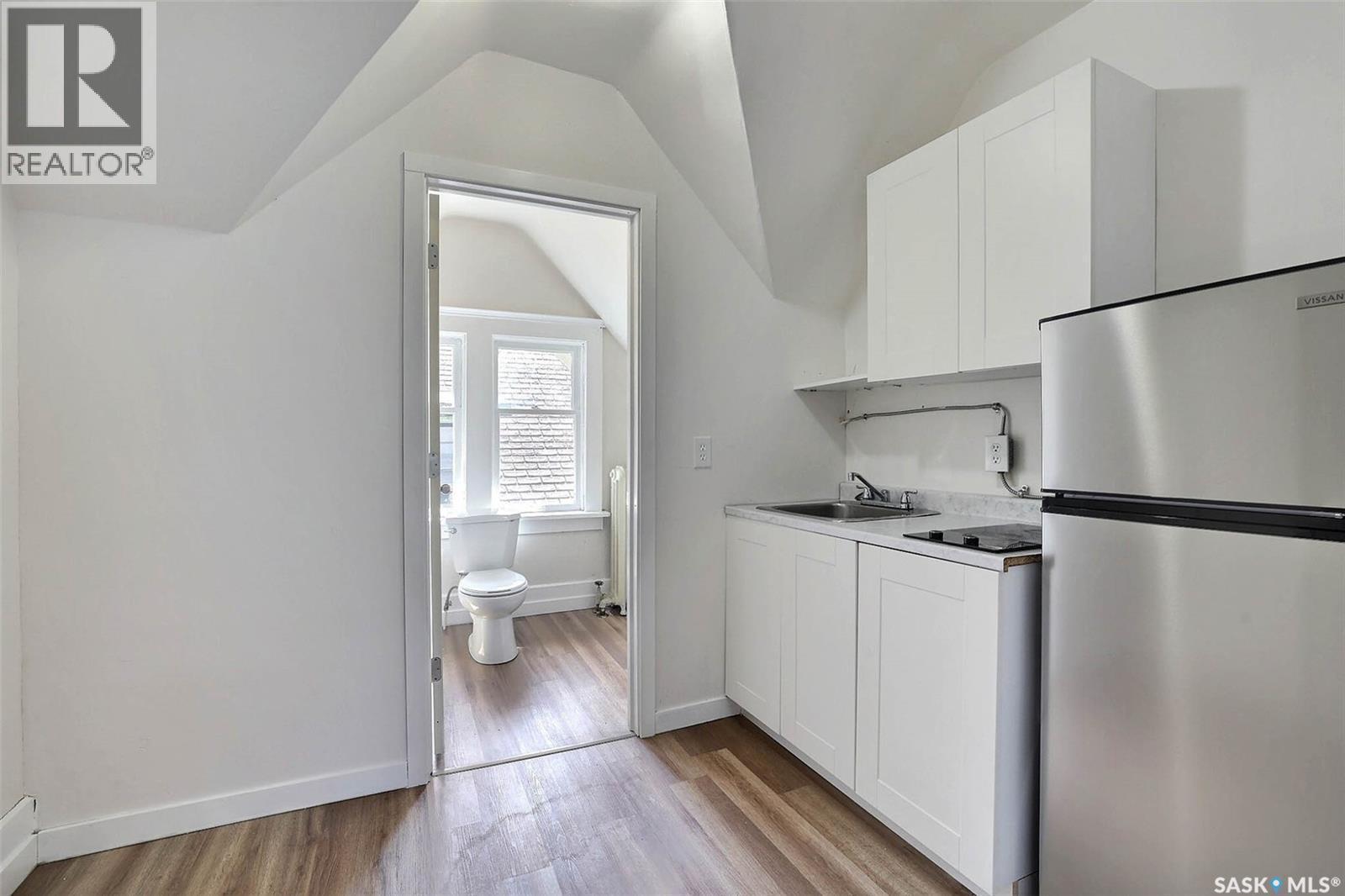 2263 Osler Street, Regina, SK - Indoor Photo Showing Kitchen