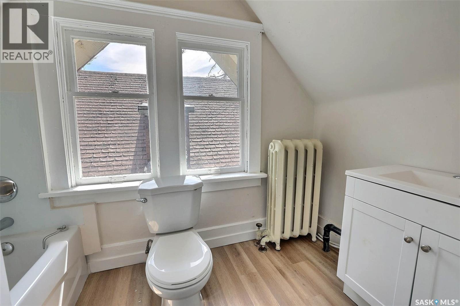 2263 Osler Street, Regina, SK - Indoor Photo Showing Bathroom