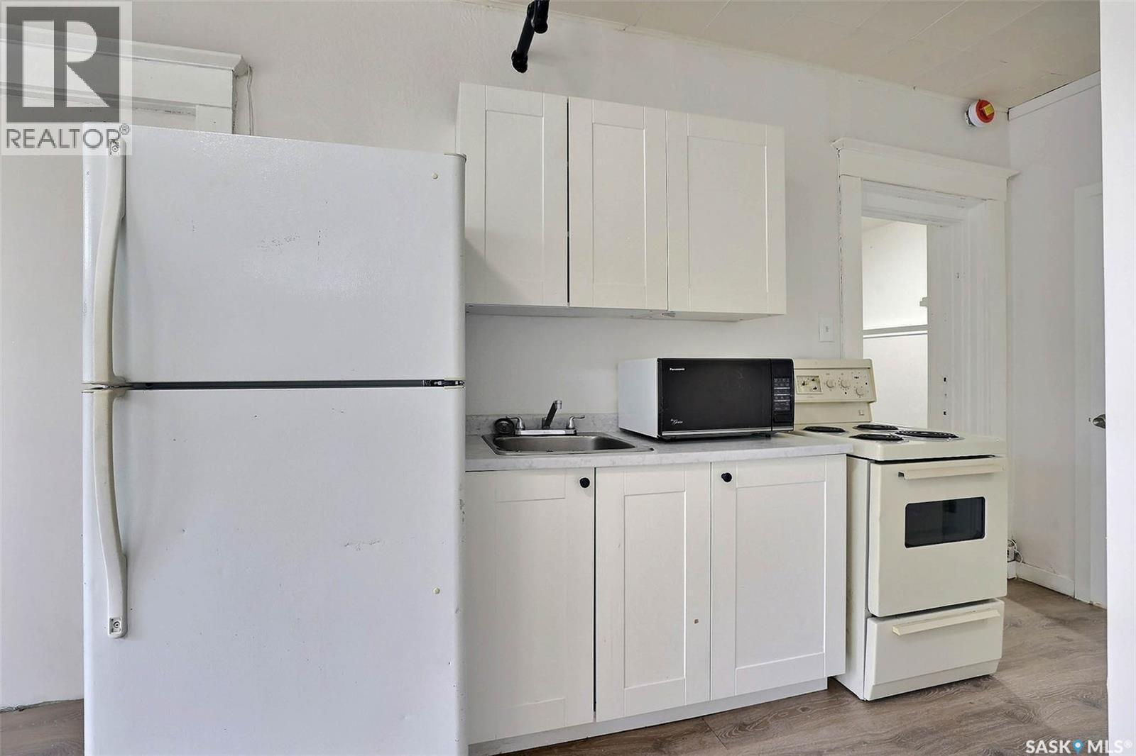 2263 Osler Street, Regina, SK - Indoor Photo Showing Kitchen