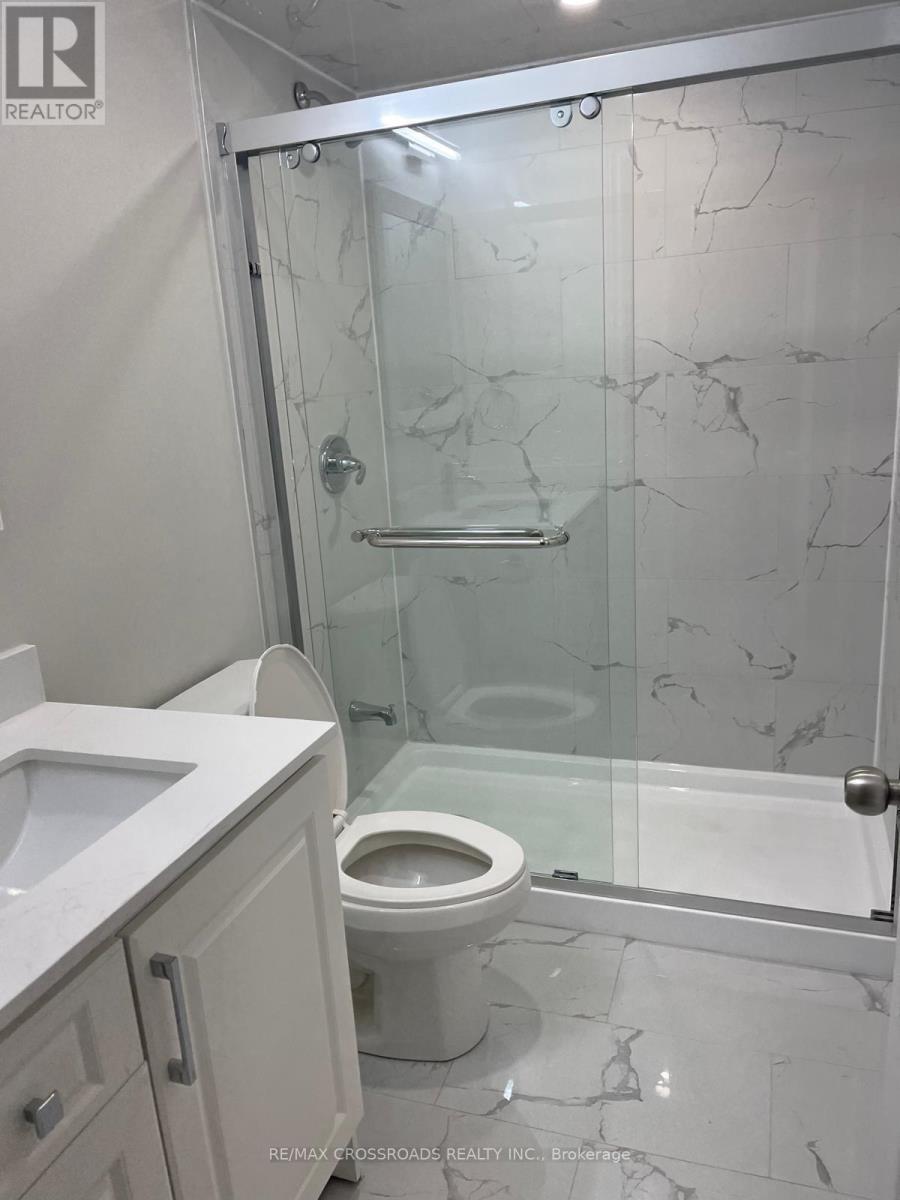 3119 Mcdowell Drive, Mississauga, ON - Indoor Photo Showing Bathroom