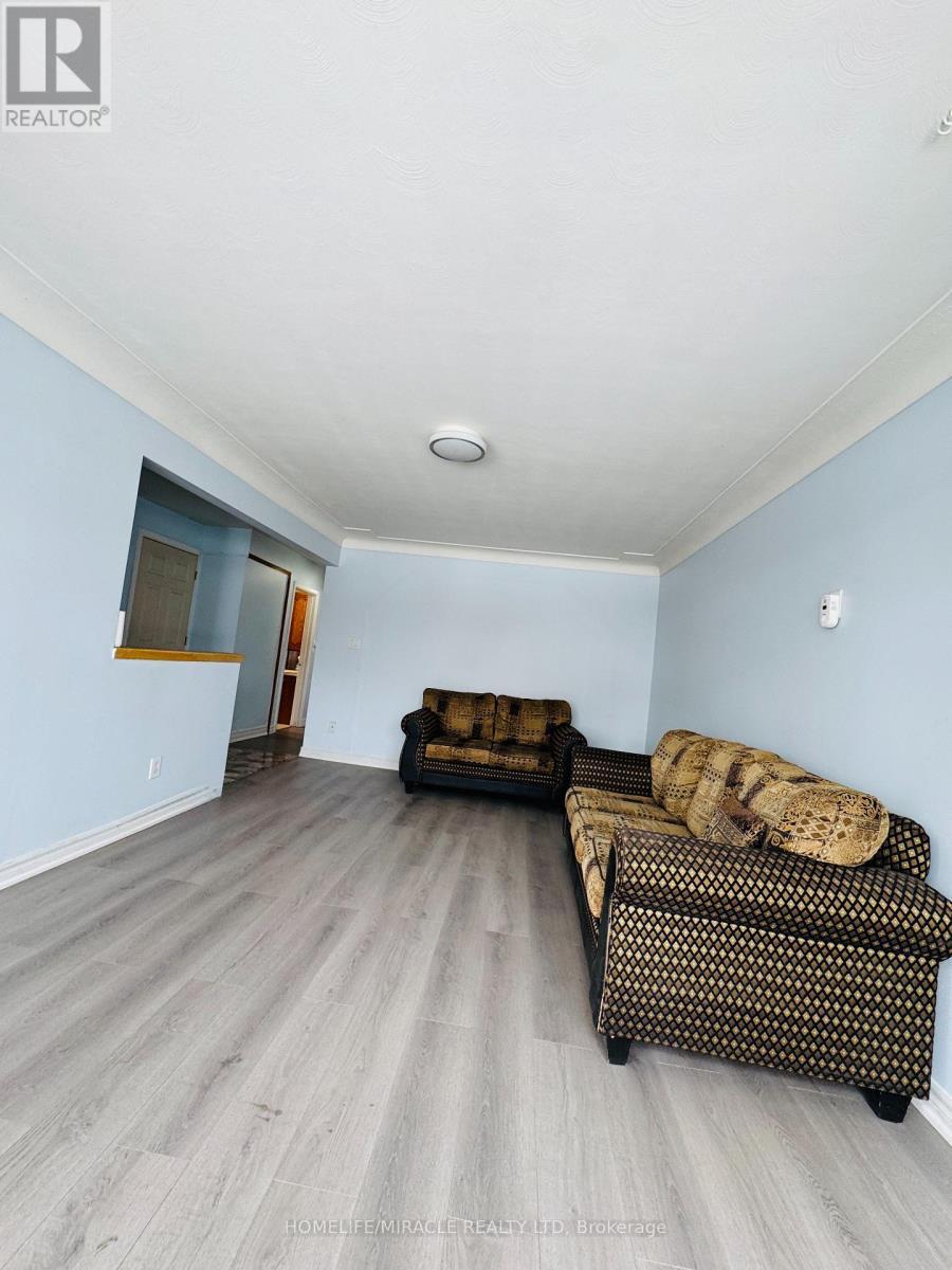 20 Terrace Drive, Hamilton, ON - Indoor Photo Showing Bedroom