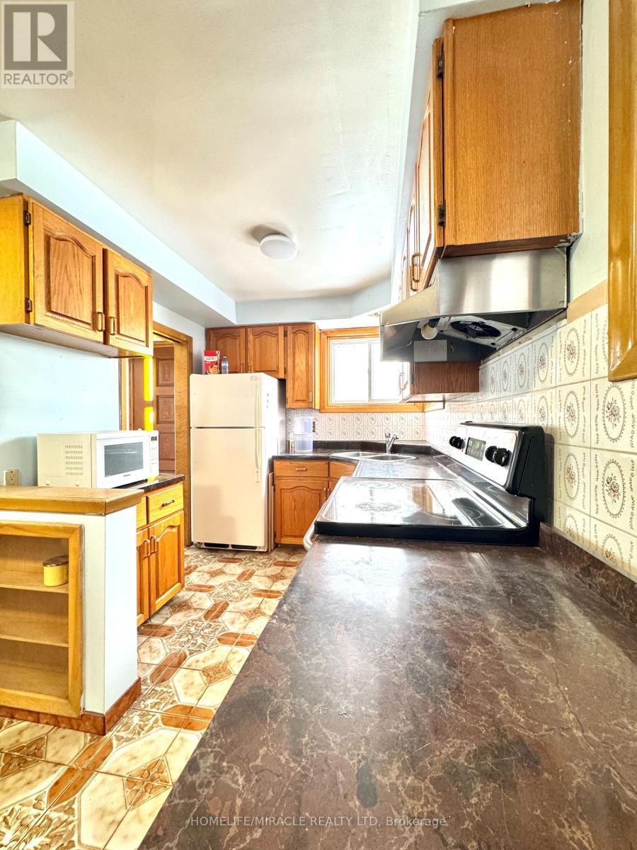 20 Terrace Drive, Hamilton, ON - Indoor Photo Showing Kitchen