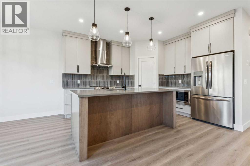 120 Quartz Crescent, Cochrane, AB - Indoor Photo Showing Kitchen With Upgraded Kitchen