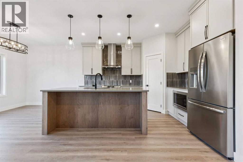 120 Quartz Crescent, Cochrane, AB - Indoor Photo Showing Kitchen With Upgraded Kitchen