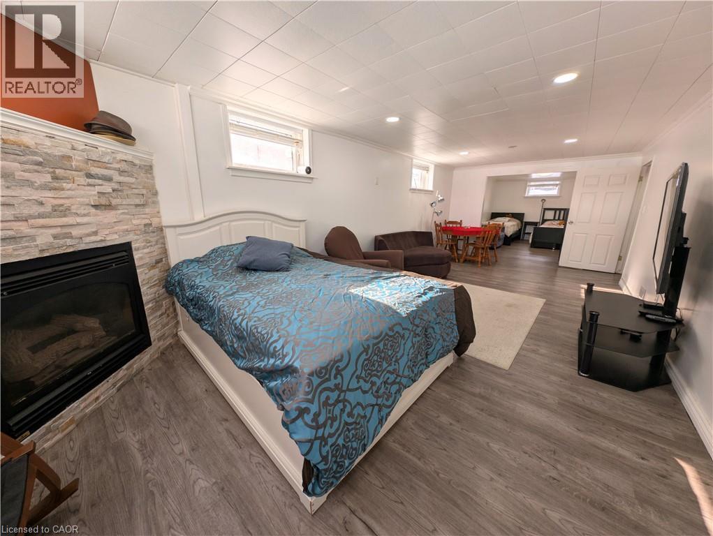 208 West 19Th Street, Hamilton, ON - Indoor Photo Showing Bedroom With Fireplace