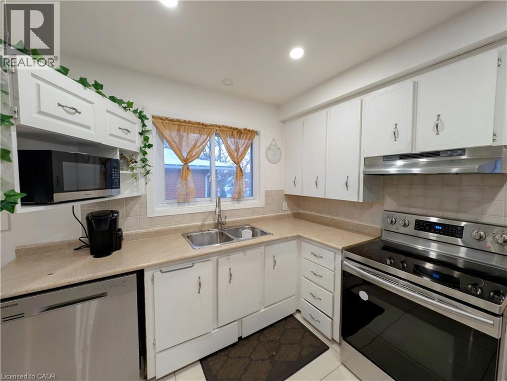 208 West 19Th Street, Hamilton, ON - Indoor Photo Showing Kitchen With Double Sink
