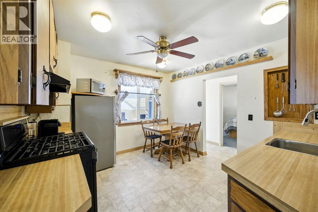 6383 32 Avenue Nw, Calgary, AB - Indoor