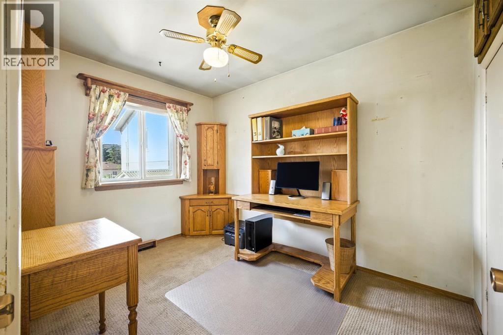 6383 32 Avenue Nw, Calgary, AB - Indoor Photo Showing Office