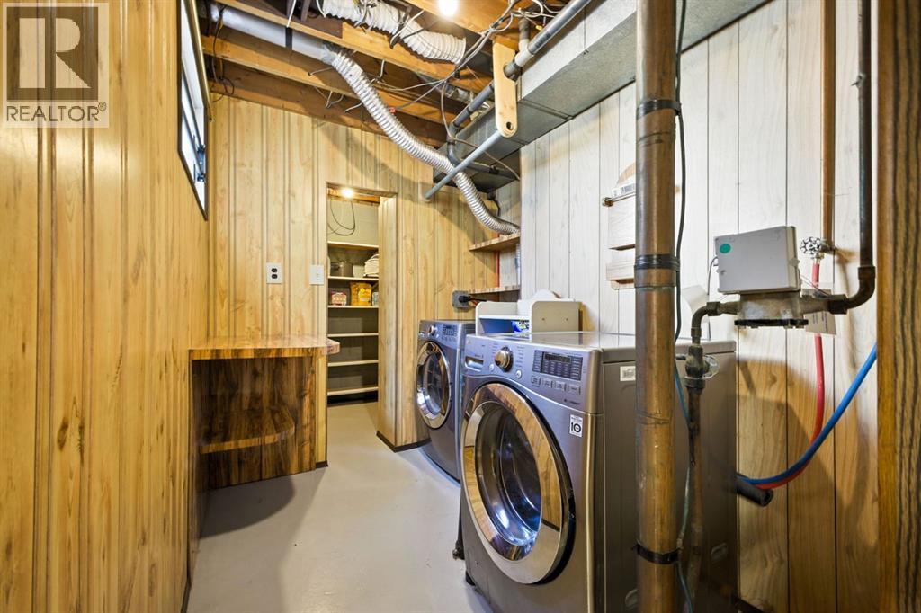 6383 32 Avenue Nw, Calgary, AB - Indoor Photo Showing Laundry Room