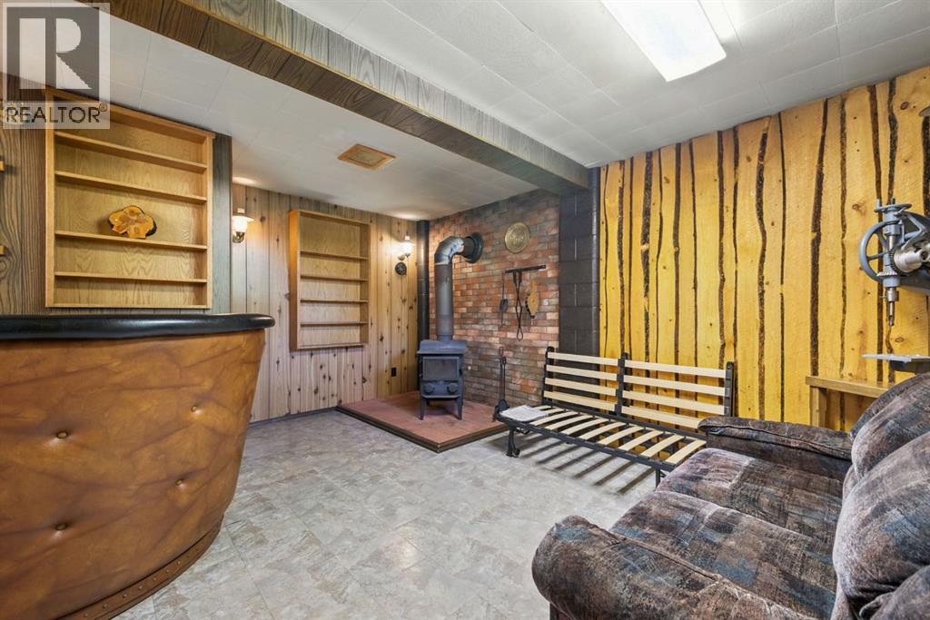 6383 32 Avenue Nw, Calgary, AB - Indoor Photo Showing Other Room