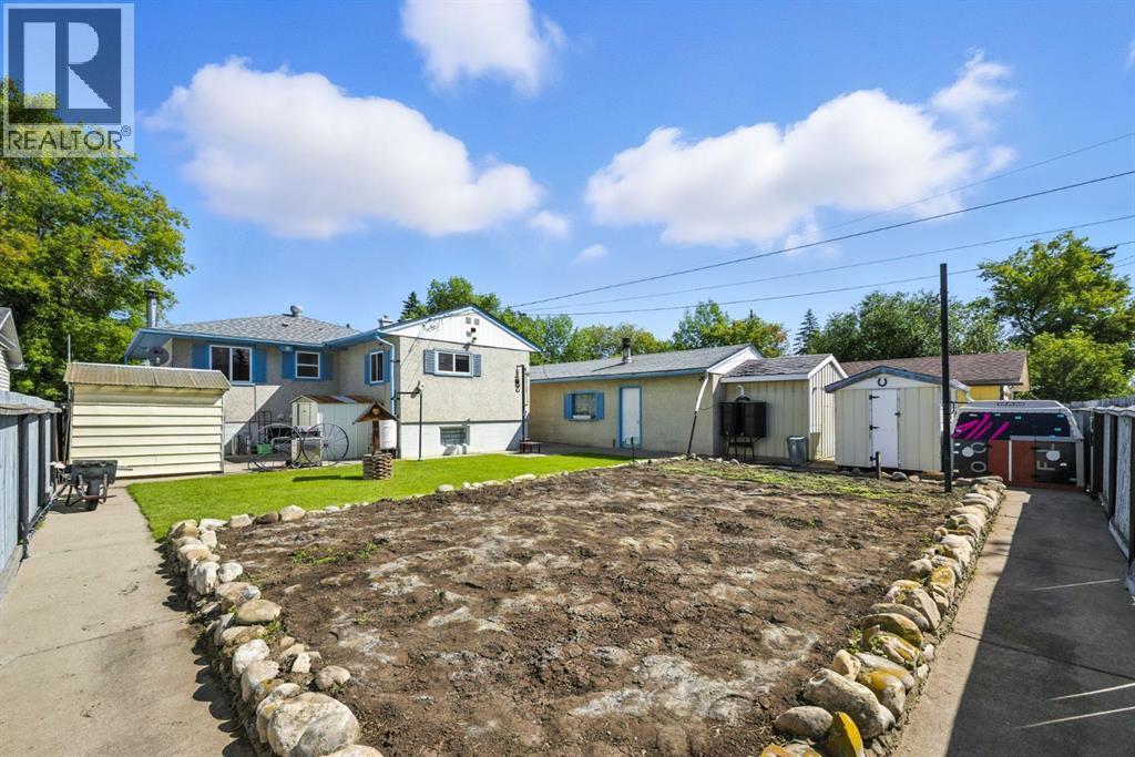 6383 32 Avenue Nw, Calgary, AB - Outdoor