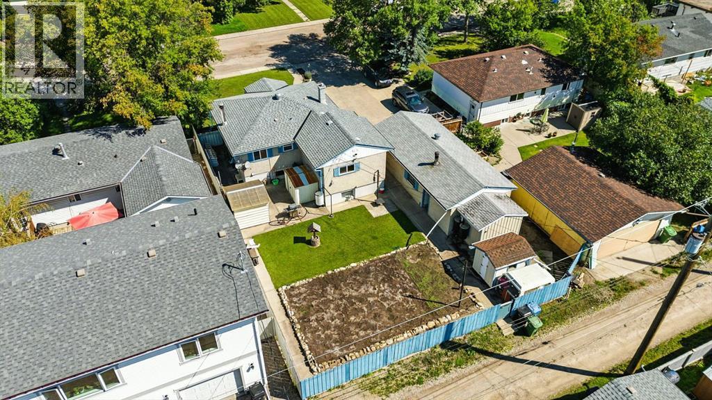 6383 32 Avenue Nw, Calgary, AB - Outdoor