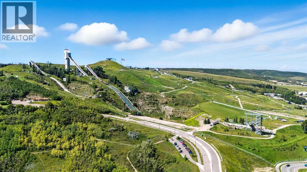 6383 32 Avenue Nw, Calgary, AB - Outdoor With View