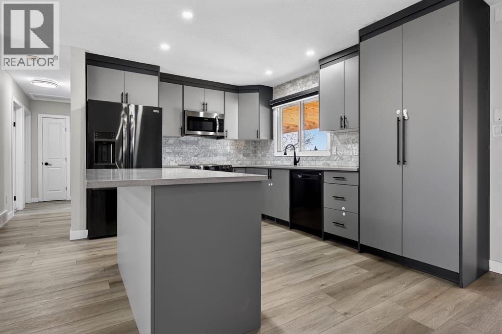 255 Rundleridge Drive Ne, Calgary, AB - Indoor Photo Showing Kitchen With Upgraded Kitchen