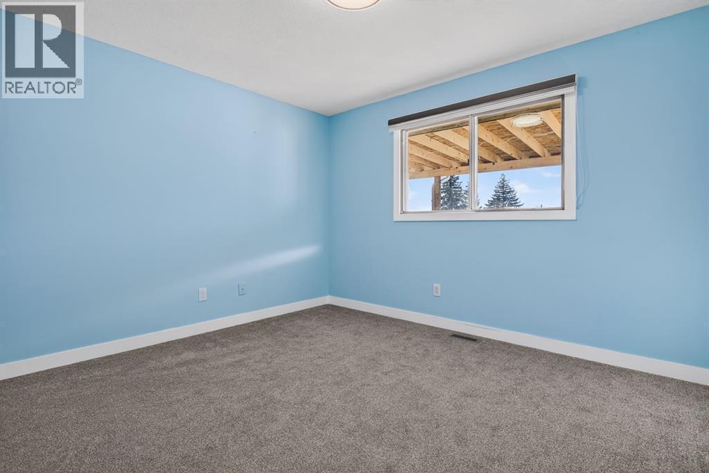 255 Rundleridge Drive Ne, Calgary, AB - Indoor Photo Showing Other Room