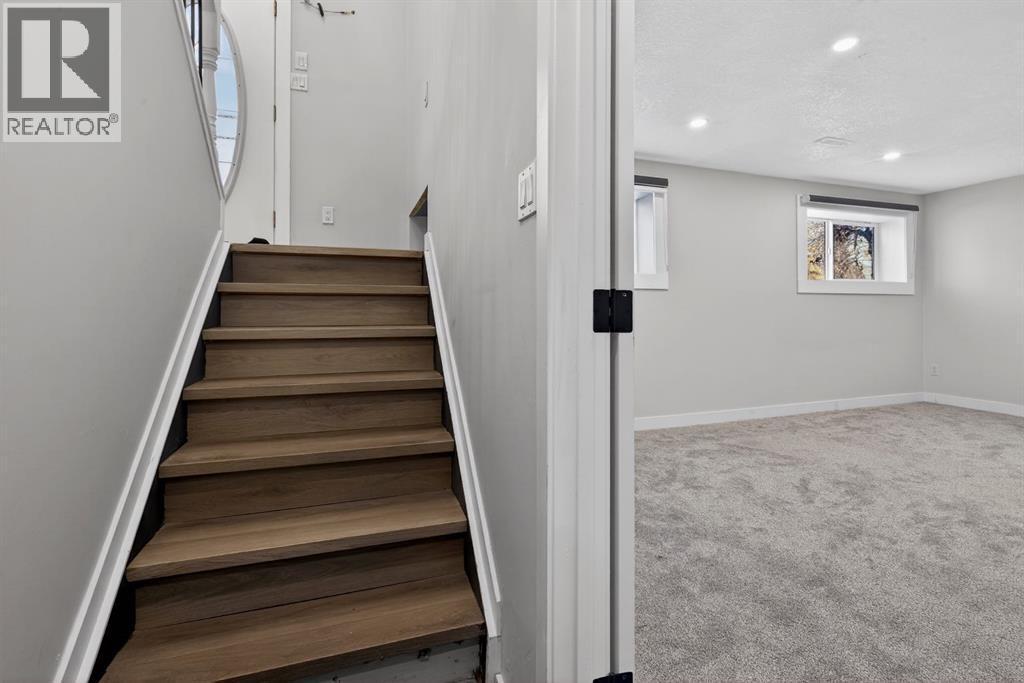 255 Rundleridge Drive Ne, Calgary, AB - Indoor Photo Showing Other Room