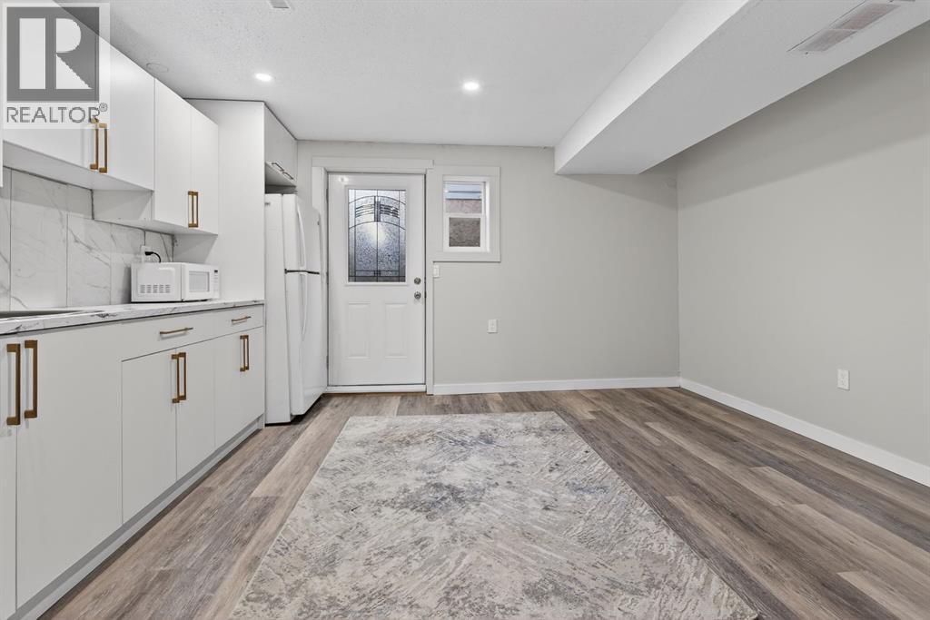 255 Rundleridge Drive Ne, Calgary, AB - Indoor