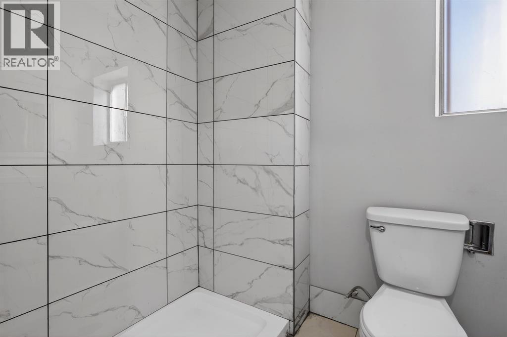255 Rundleridge Drive Ne, Calgary, AB - Indoor Photo Showing Bathroom