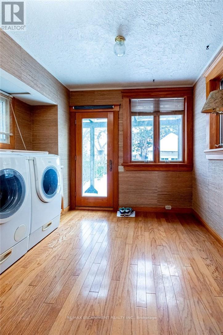 88 Cline Avenue N, Hamilton, ON - Indoor Photo Showing Laundry Room