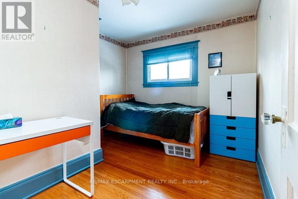88 Cline Avenue N, Hamilton, ON - Indoor Photo Showing Bedroom