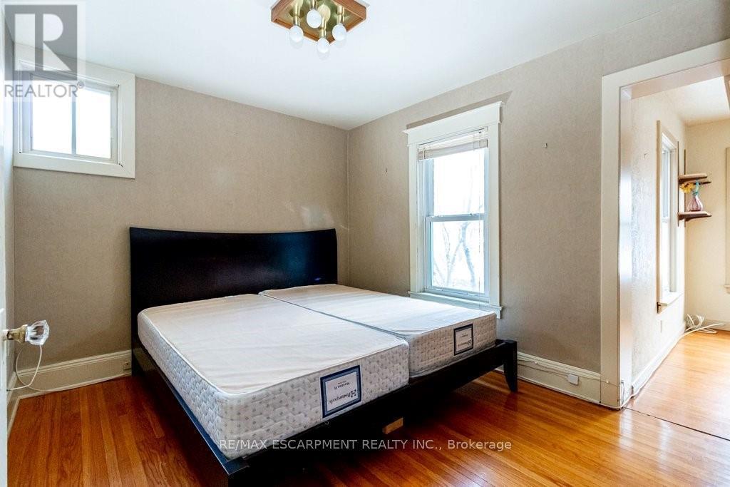 88 Cline Avenue N, Hamilton, ON - Indoor Photo Showing Bedroom