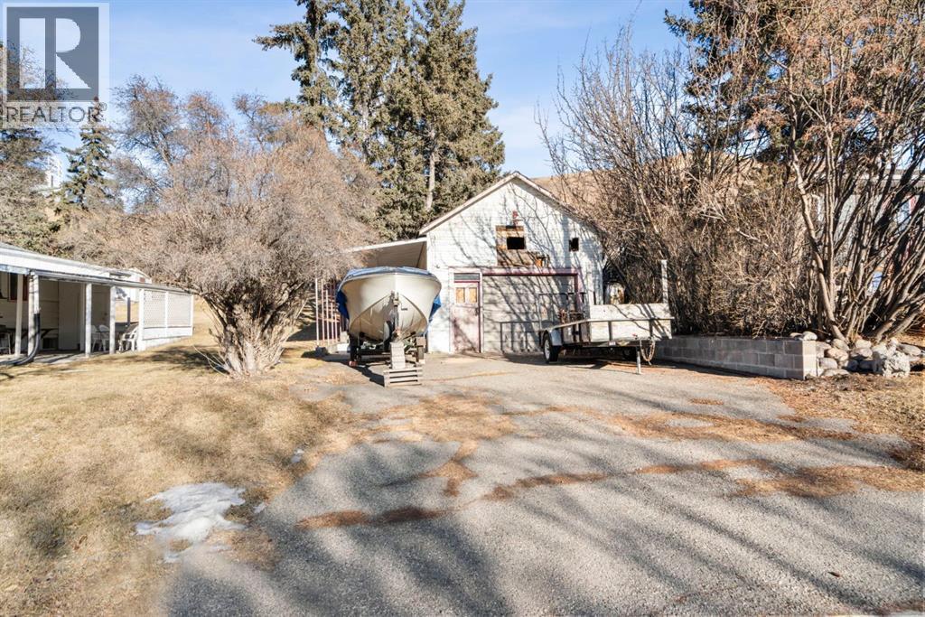 328 Third Street W, Cochrane, AB