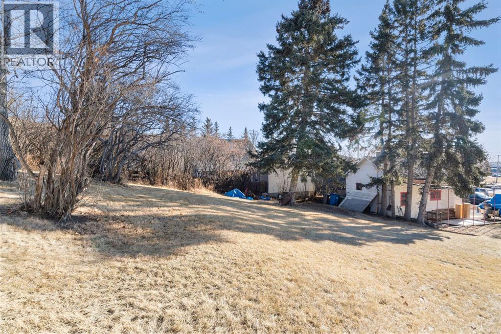 328 Third Street W, Cochrane, AB