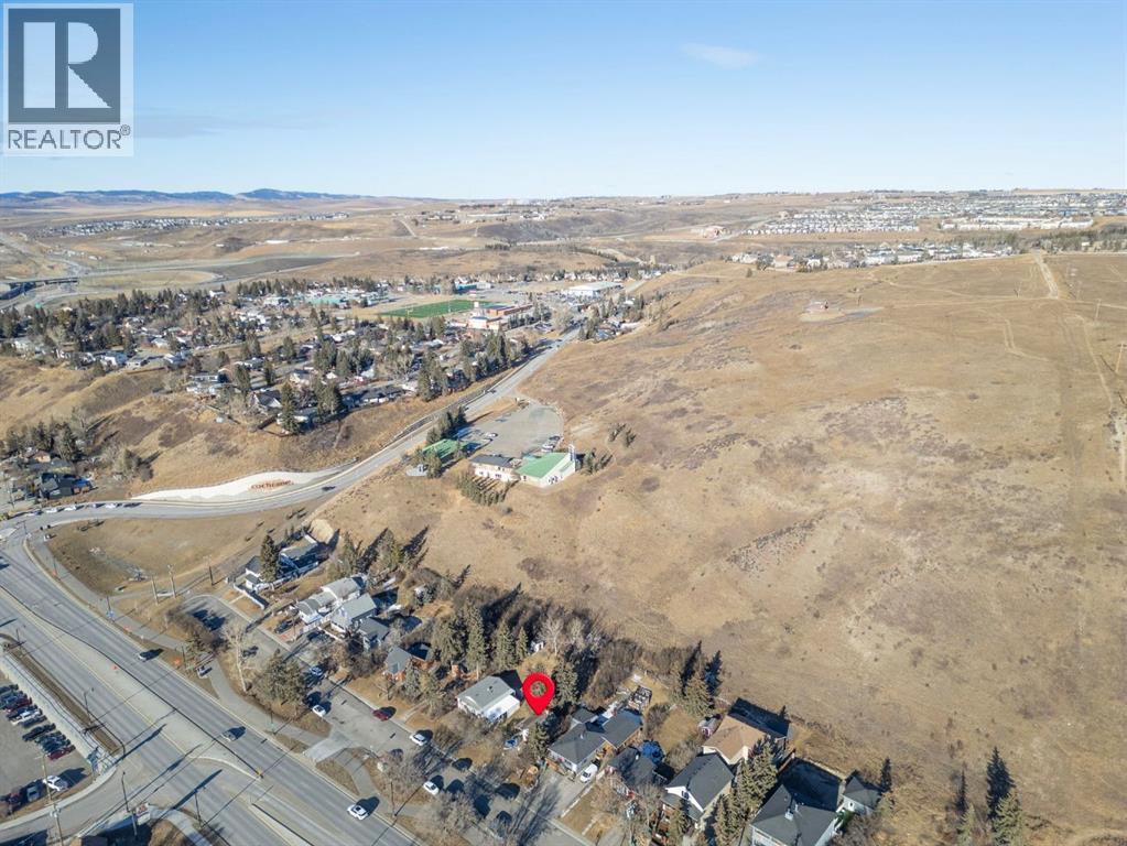 328 Third Street W, Cochrane, AB