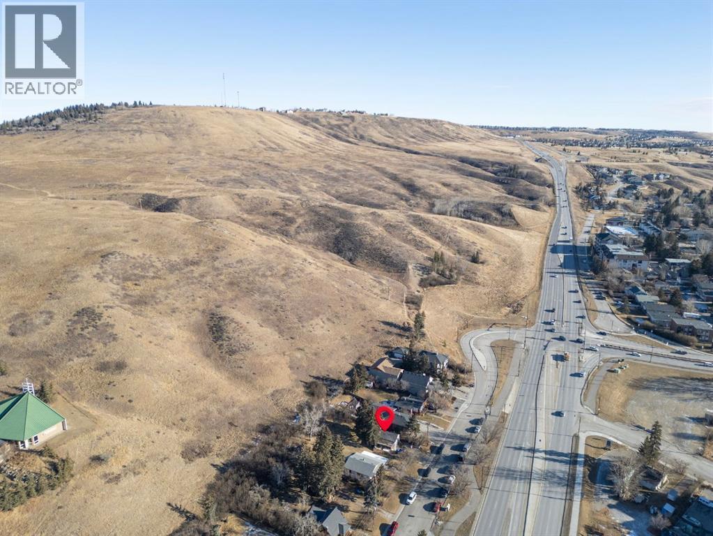 328 Third Street W, Cochrane, AB