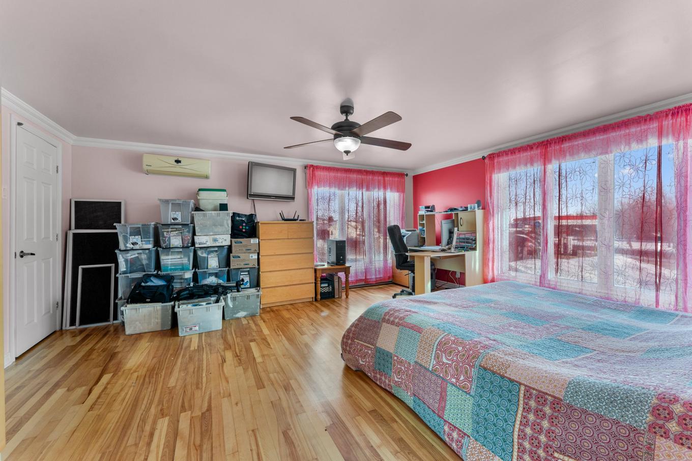 Chambre à coucher principale - 13655 Rue Prince-Arthur, Montréal (Rivière-Des-Prairies/Pointe-Aux-Trembles), QC - Indoor Photo Showing Bedroom