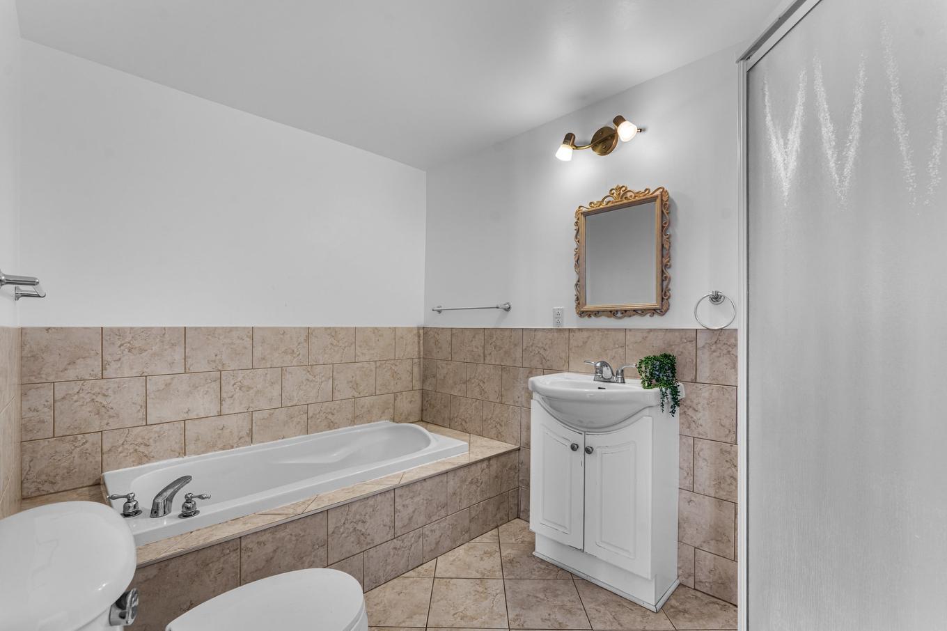 Salle de bains attenante à la CCP - 13655 Rue Prince-Arthur, Montréal (Rivière-Des-Prairies/Pointe-Aux-Trembles), QC - Indoor Photo Showing Bathroom