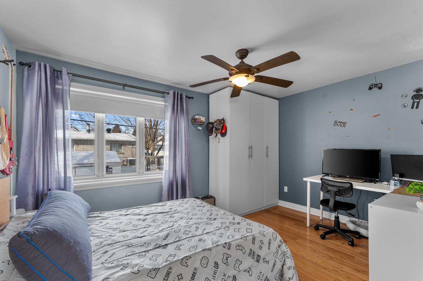Chambre à coucher - 13655 Rue Prince-Arthur, Montréal (Rivière-Des-Prairies/Pointe-Aux-Trembles), QC - Indoor Photo Showing Bedroom