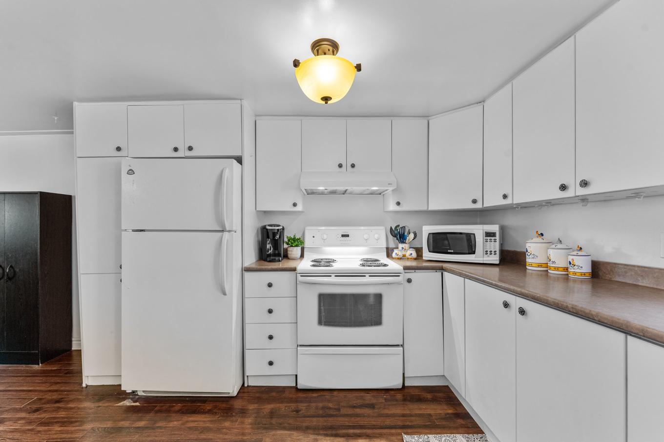 Logement - 13655 Rue Prince-Arthur, Montréal (Rivière-Des-Prairies/Pointe-Aux-Trembles), QC - Indoor Photo Showing Kitchen