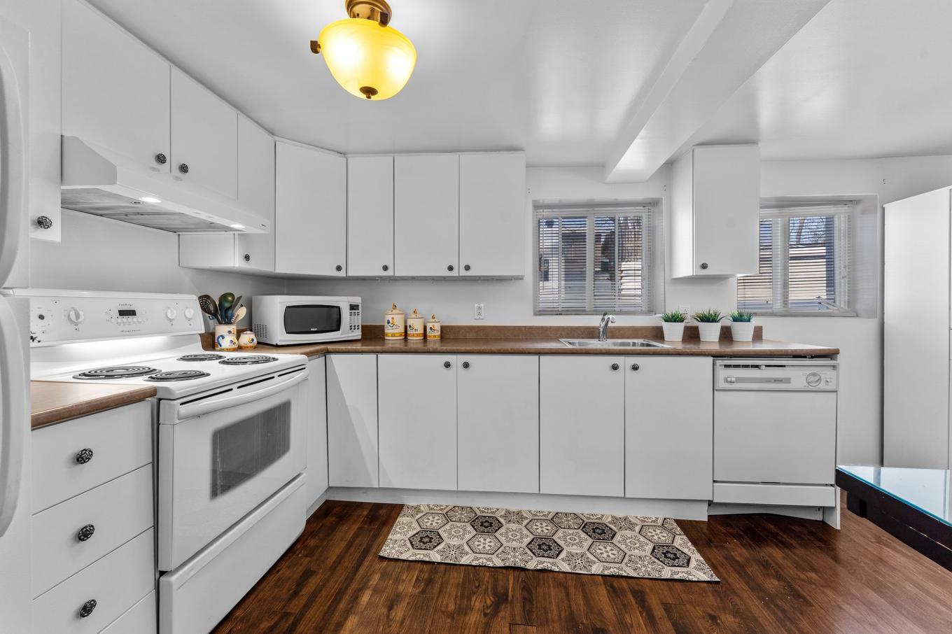 Logement - 13655 Rue Prince-Arthur, Montréal (Rivière-Des-Prairies/Pointe-Aux-Trembles), QC - Indoor Photo Showing Kitchen