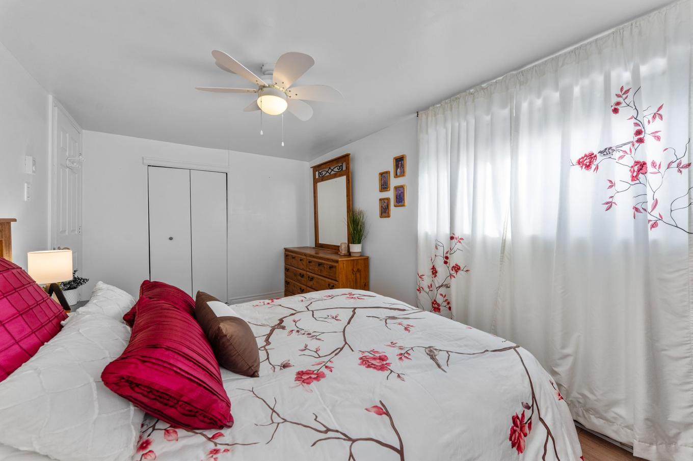 Logement - 13655 Rue Prince-Arthur, Montréal (Rivière-Des-Prairies/Pointe-Aux-Trembles), QC - Indoor Photo Showing Bedroom