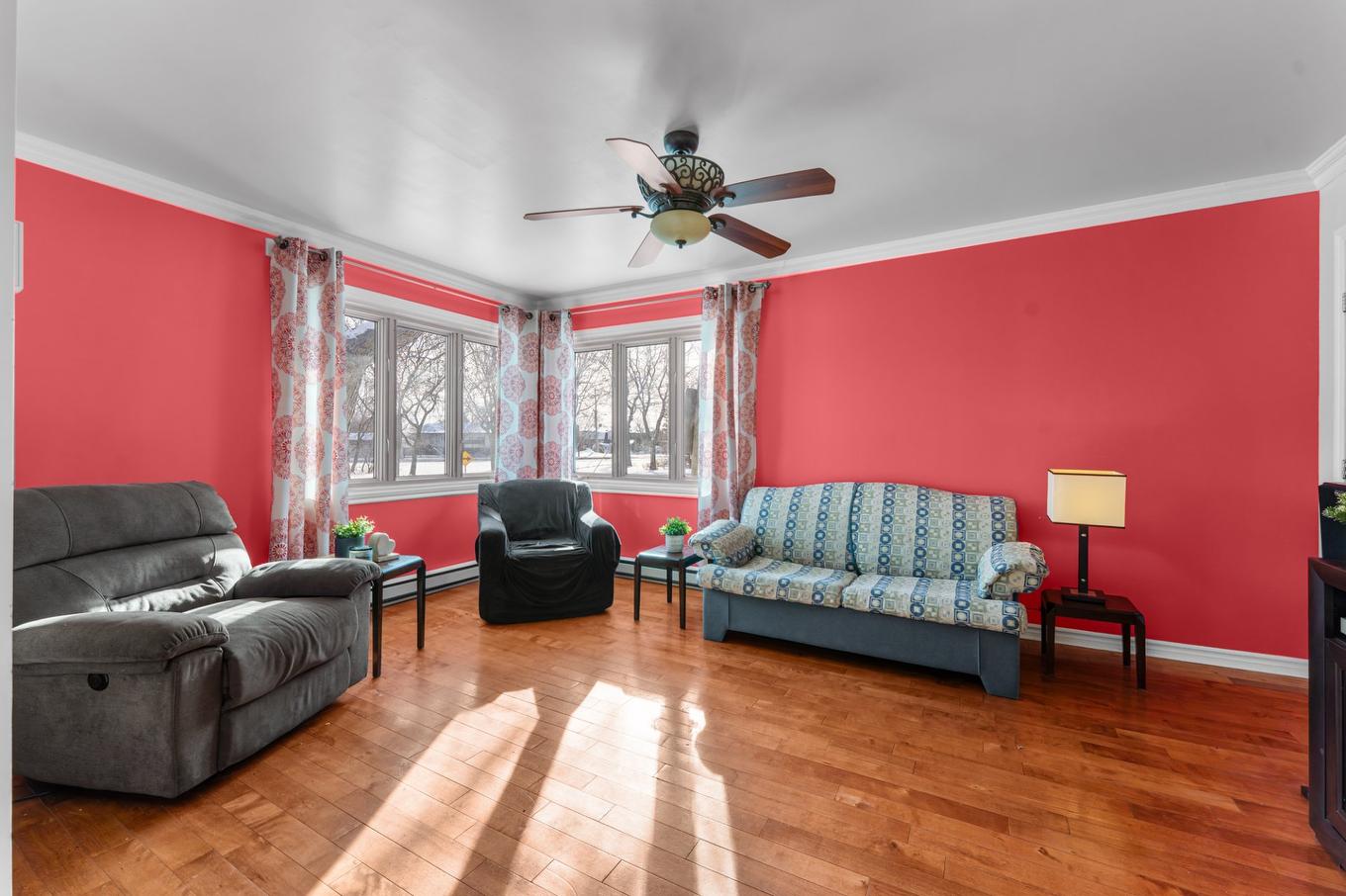 Salon - 13655 Rue Prince-Arthur, Montréal (Rivière-Des-Prairies/Pointe-Aux-Trembles), QC - Indoor Photo Showing Living Room