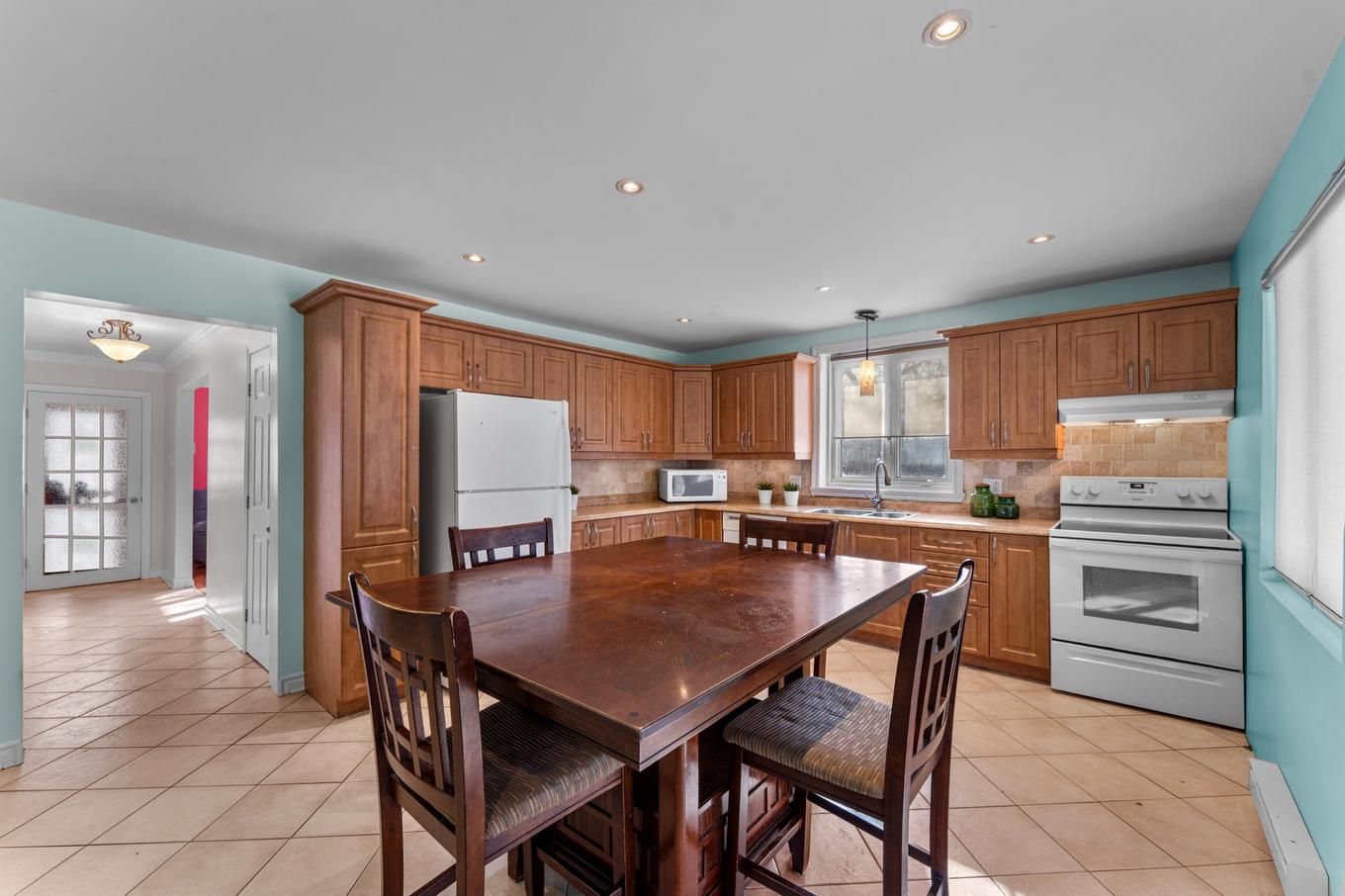 Cuisine - 13655 Rue Prince-Arthur, Montréal (Rivière-Des-Prairies/Pointe-Aux-Trembles), QC - Indoor Photo Showing Kitchen With Double Sink