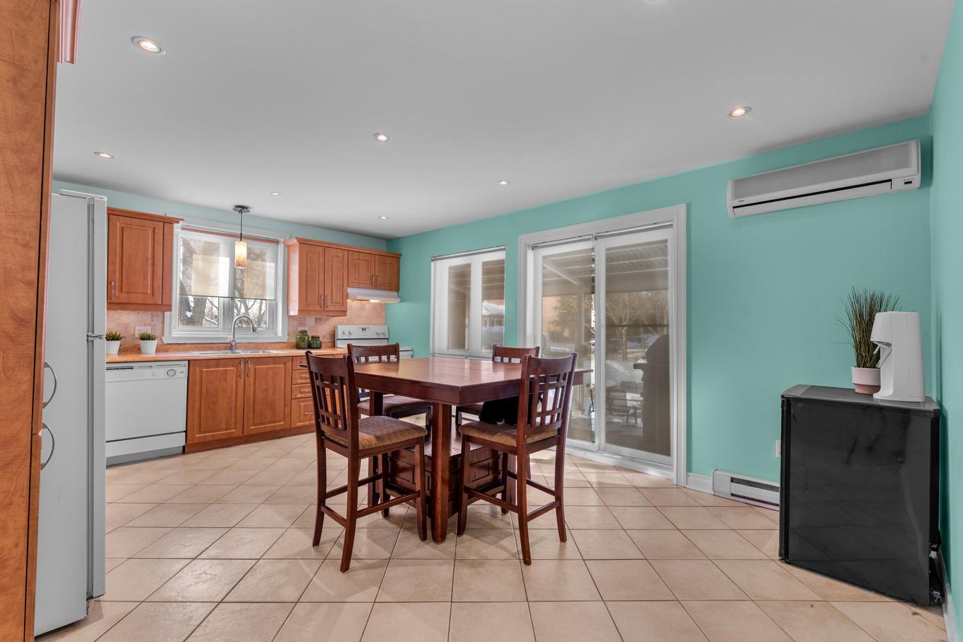 Logement - 13655 Rue Prince-Arthur, Montréal (Rivière-Des-Prairies/Pointe-Aux-Trembles), QC - Indoor Photo Showing Dining Room