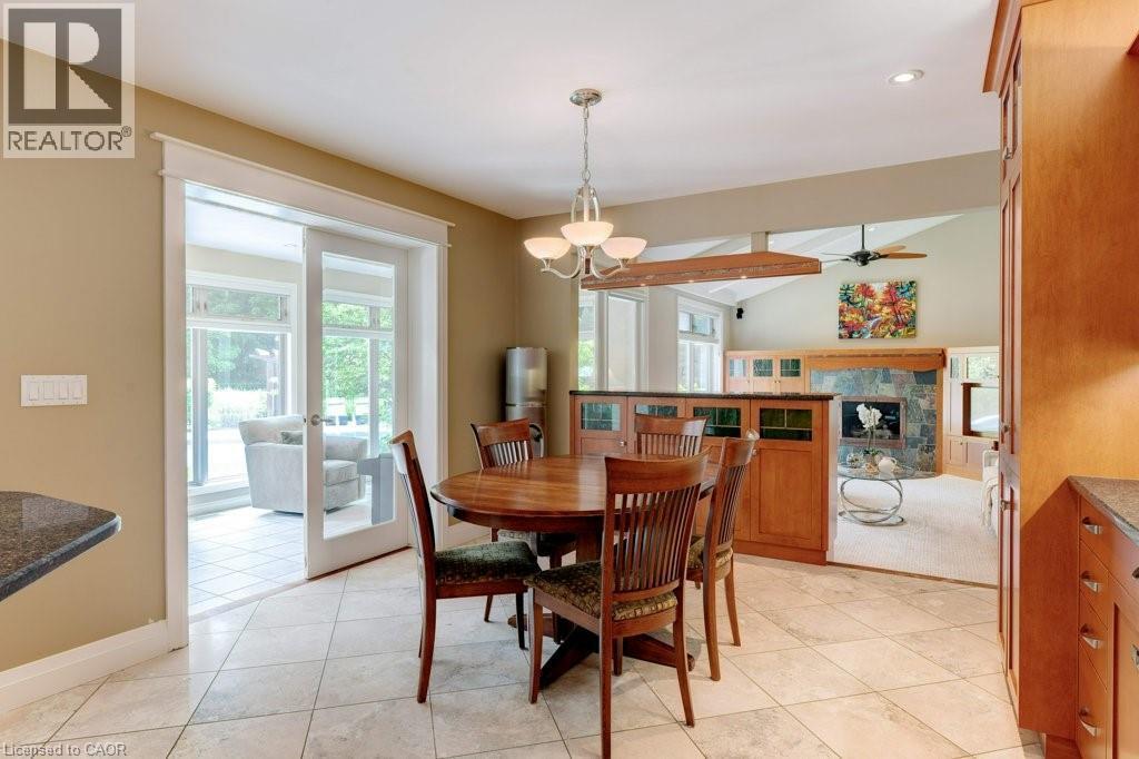6365 Breckenridge Place, Burlington, ON - Indoor Photo Showing Dining Room