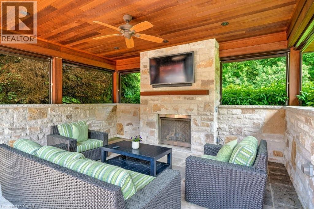 6365 Breckenridge Place, Burlington, ON - Outdoor With Deck Patio Veranda With Exterior