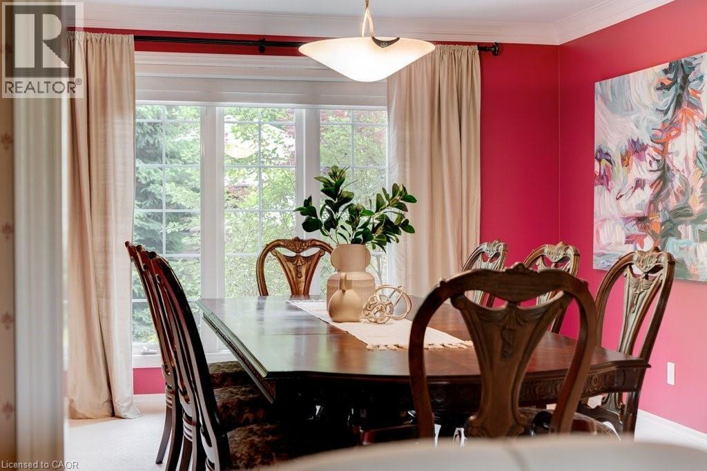 6365 Breckenridge Place, Burlington, ON - Indoor Photo Showing Dining Room