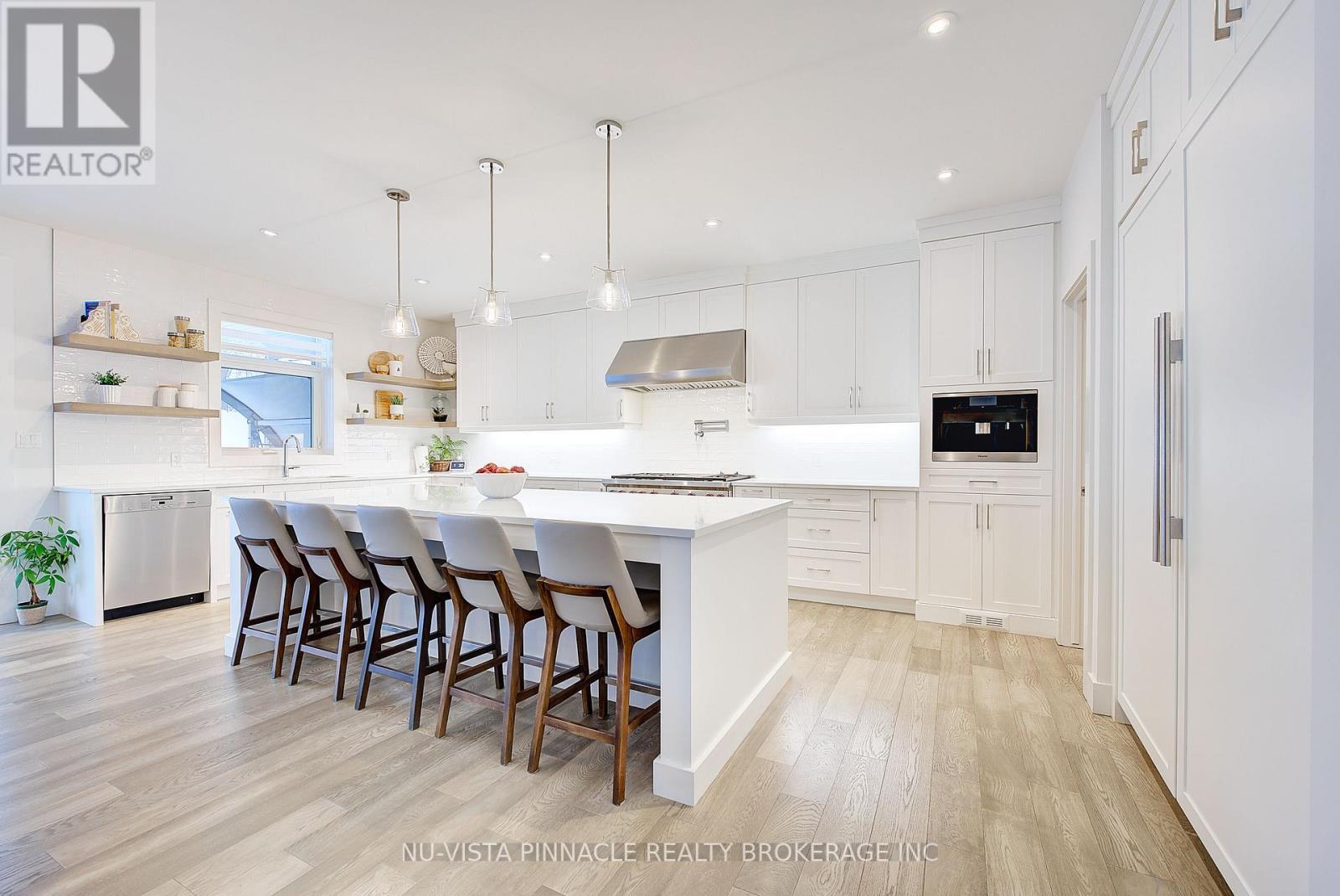 2168 Ironwood Road, London South (South K), ON - Indoor Photo Showing Kitchen With Upgraded Kitchen