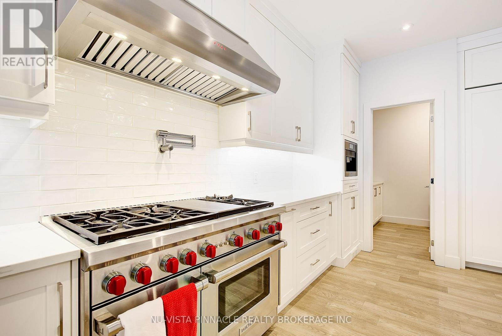 2168 Ironwood Road, London South (South K), ON - Indoor Photo Showing Kitchen With Upgraded Kitchen