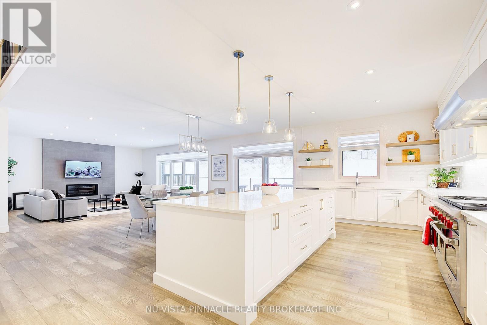 2168 Ironwood Road, London South (South K), ON - Indoor Photo Showing Kitchen With Upgraded Kitchen