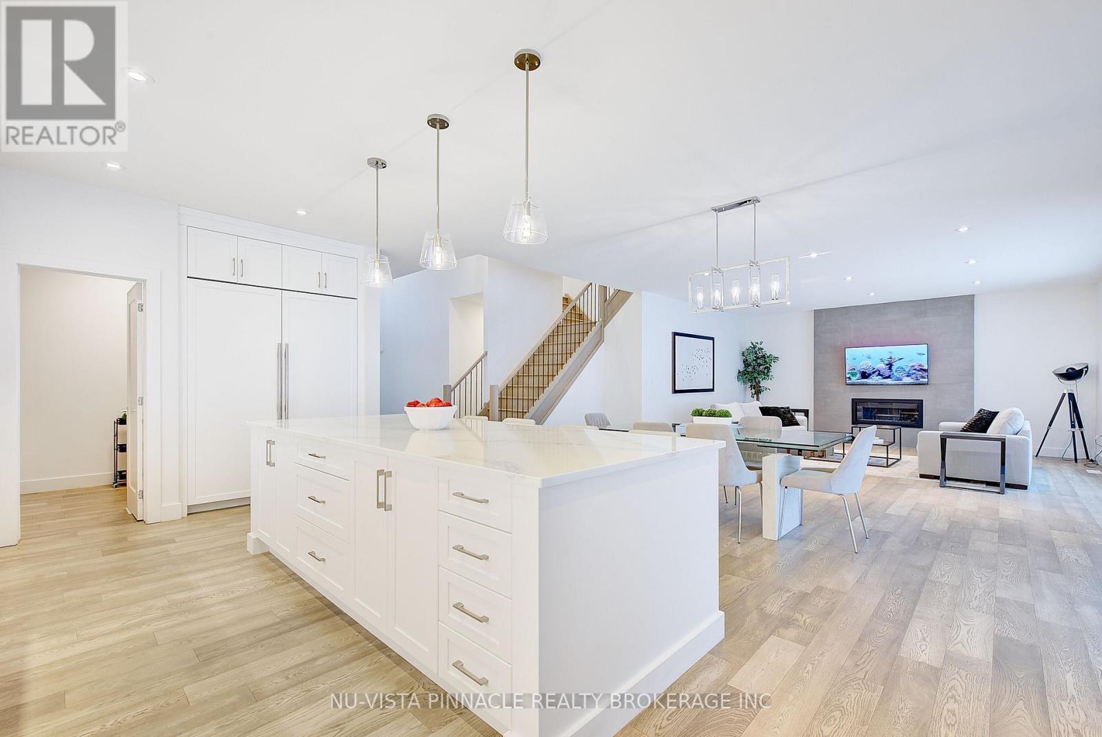 2168 Ironwood Road, London South (South K), ON - Indoor Photo Showing Kitchen With Upgraded Kitchen