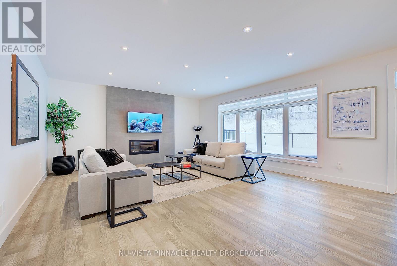 2168 Ironwood Road, London South (South K), ON - Indoor Photo Showing Living Room