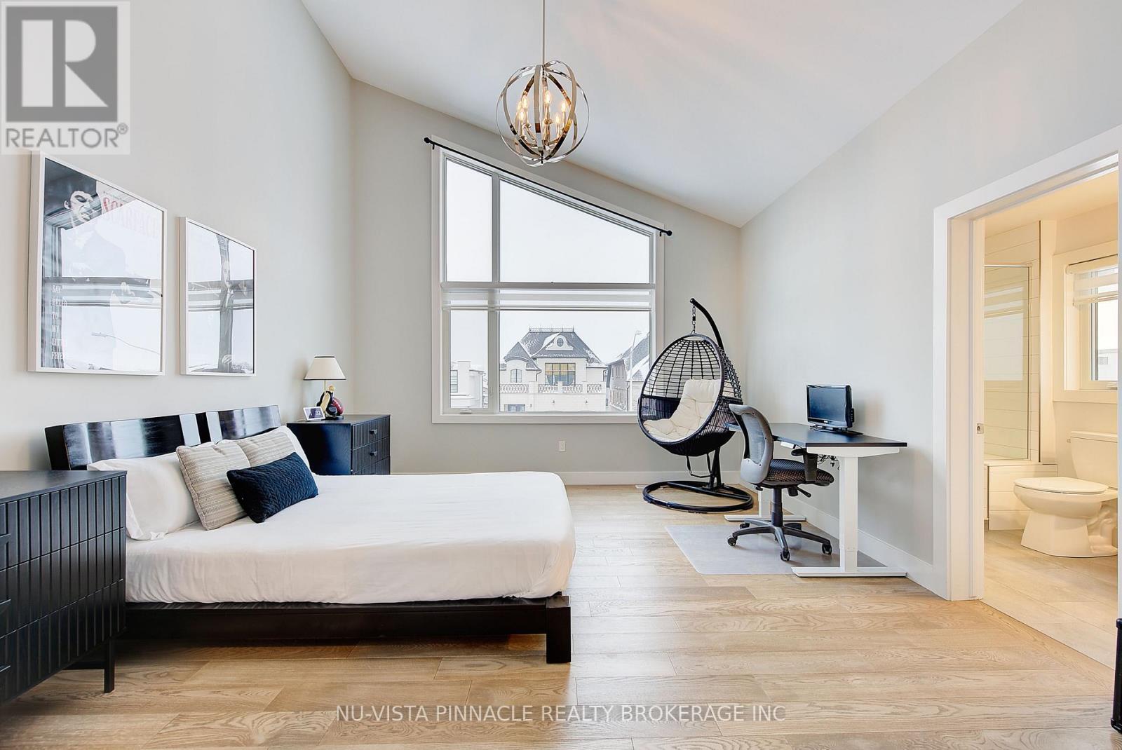 2168 Ironwood Road, London South (South K), ON - Indoor Photo Showing Bedroom